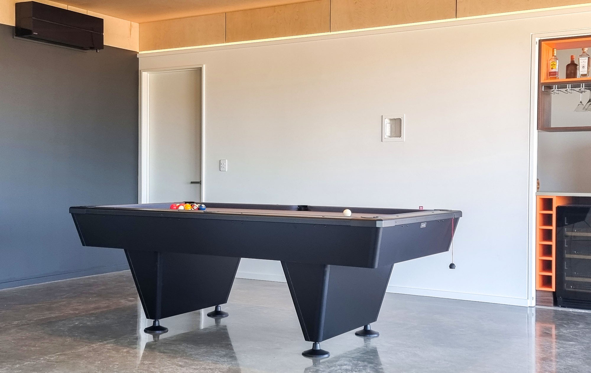 On Cue 7' Ball Return Pool Table